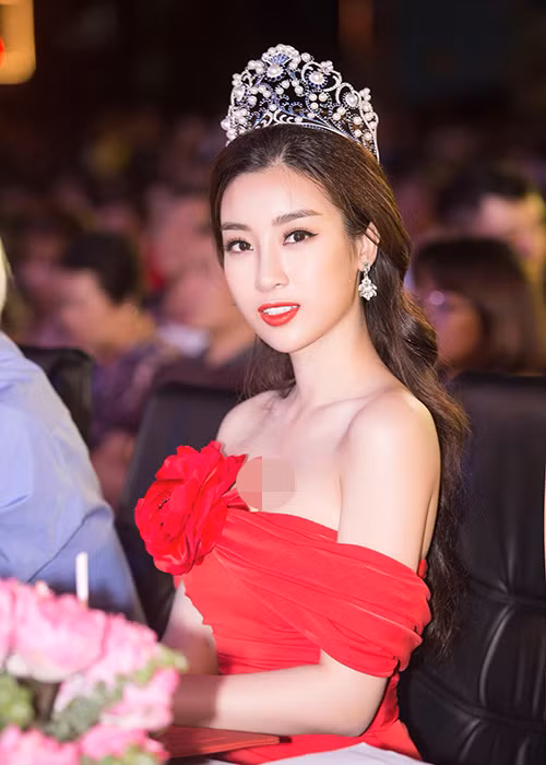 Nàng Hoa hậu Việt Nam 2016 liên tục làm mới bản mình vì bản thân thích chứ không phải vì lời chê nhạt của một số khán giả.