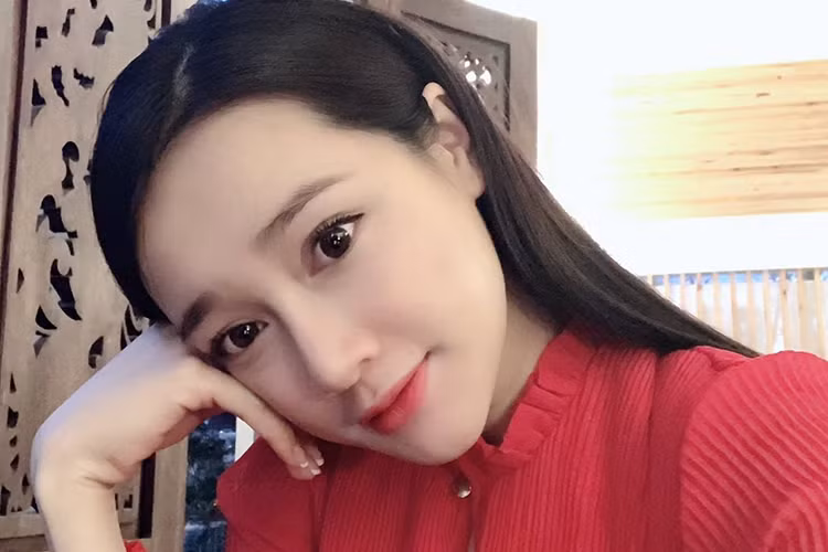 Vợ chồng sao Việt Nhã Phương - Trường Giang lại vướng tin đồn đã đón con gái đầu lòng vào ngày 22/1. Fan hy vọng trong năm 2019, showbiz Việt sẽ có thêm nhiều nhóc tì khác.