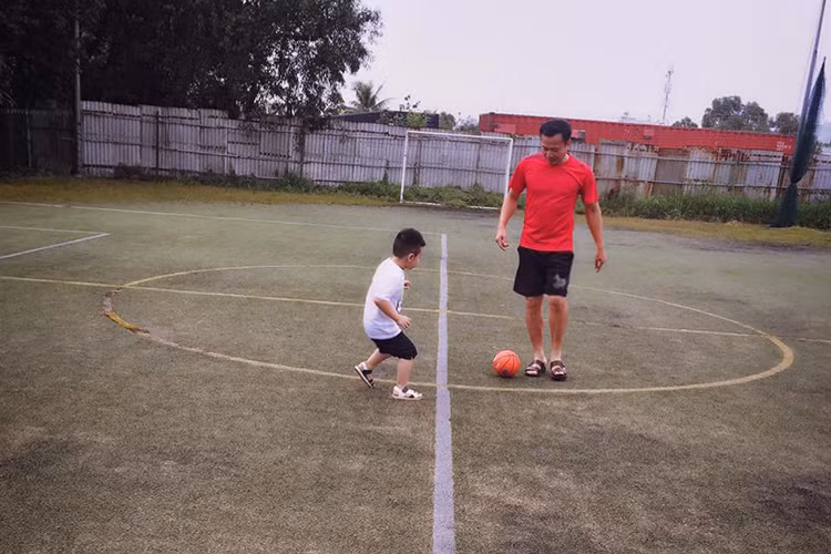Con trai của giọng ca "Đồng xanh" nay đã lớn phổng phao.
