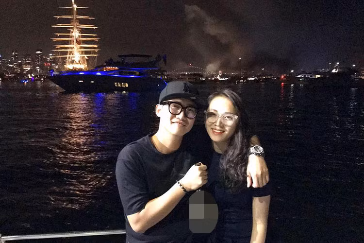 Siêu mẫu Ngọc Thạch hiện là vợ của Đỗ Bình Dương - một thiếu gia. Ngoài ra, bố chồng người đẹp chính là ông Đỗ Văn Bình - một đại gia trên sàn chứng khoán.