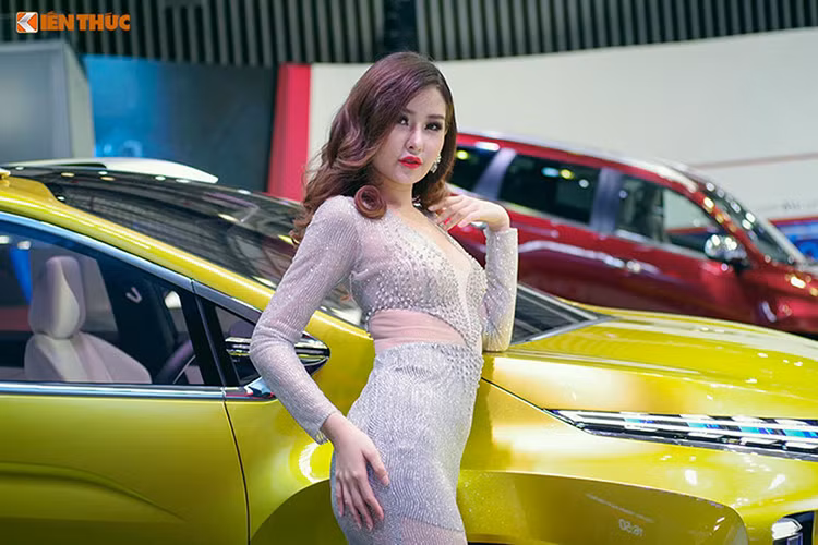 Ngân Anh từng làm người mẫu vedette cho một mẫu xe vào tháng 8/2017.