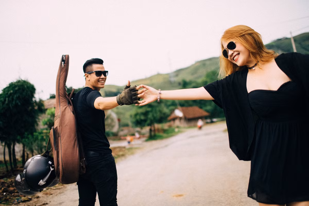 "Sống lưng Khủng long" – cái tên địa danh tự đặt không còn quá xa lạ với các phượt thủ đến với Sơn La, chính là nơi mà cô dâu chú rể lựa chọn để ghi lại những khoảnh khắc tình yêu lãng mạn trước đám cưới.