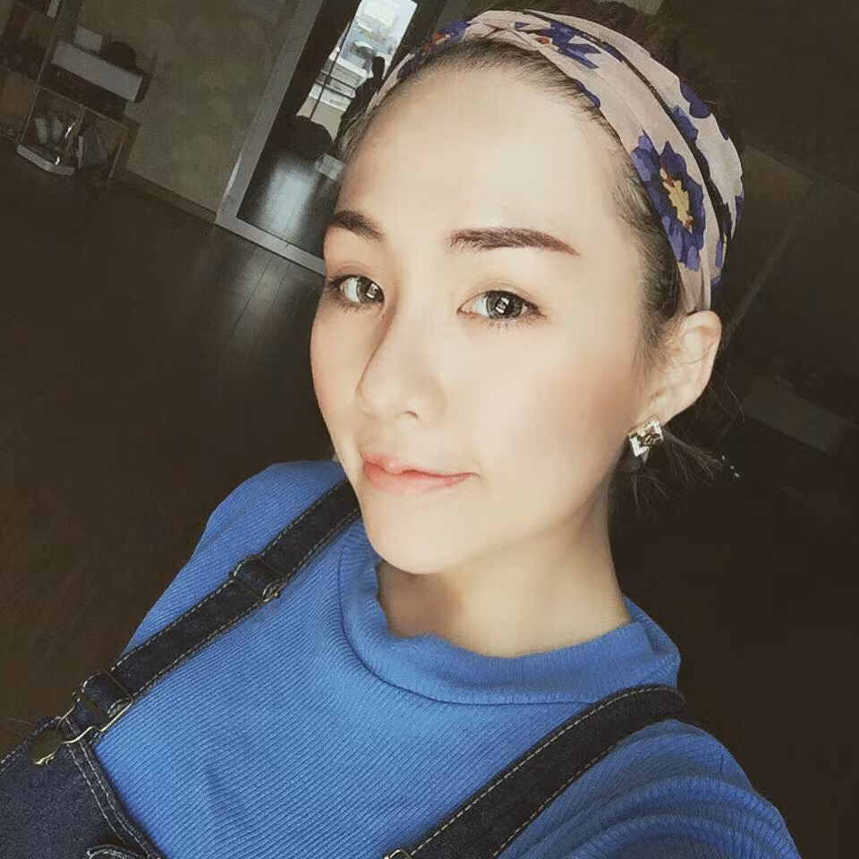 Ngoài ra, Mỹ Duyên cũng được chọn làm gương mặt đại diện cho một số nhãn hàng, thương hiệu. Dù khá thành công và ổn định với công việc của một người mẫu, nhưng theo tiết lộ của cô gái trẻ xinh đẹp này thì ước mơ lớn nhất của cô lại là được theo đuổi con đường ca hát. Trở thành ca sĩ là ước mơ từ nhỏ của Hoàng Mỹ Duyên.