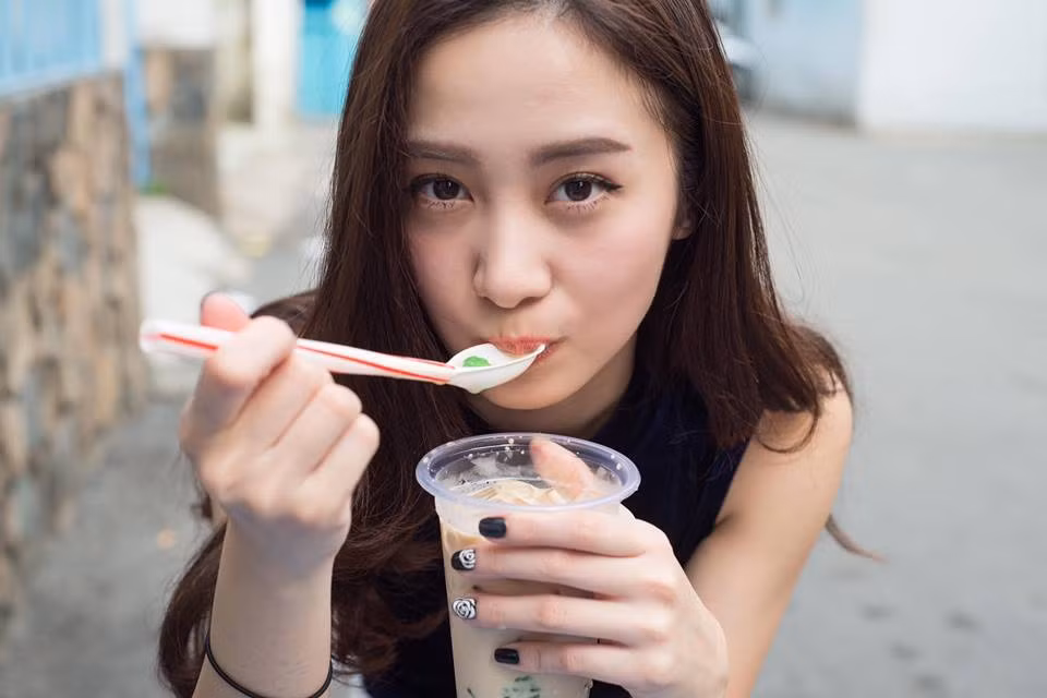 Được biết, bộ ảnh này là một phần làm trong dự án quảng bá cho một trang dịch vụ giải trí mới ra đời. Dù biết bộ ảnh được thực hiện với mục đích thương mại là chính nhưng các fan Việt vẫn không ngừng hú hét, thể hiện cảm xúc như muốn phát cuồng khi chiêm ngưỡng vẻ ngoài quá xinh đẹp, dễ thương của Jun Vũ trong bộ ảnh này.