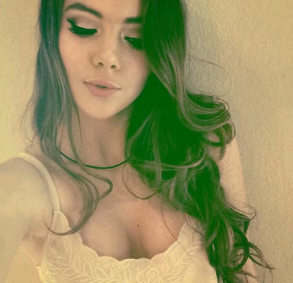 Trên trang Instagram của McKayla thời gian gần đây liên tục được cô nàng đăng tải những bức ảnh xinh đẹp và gợi cảm khiến người xem xao xuyến. Mặc dù trong các kỳ thi trước McKayla đã nổi tiếng nhờ gương mặt yêu kiều, nhưng có lẽ người hâm mộ sẽ không thể tin sự thay đổi ngoại hình nhanh chóng của cô nàng trong vài năm trở lại đây.