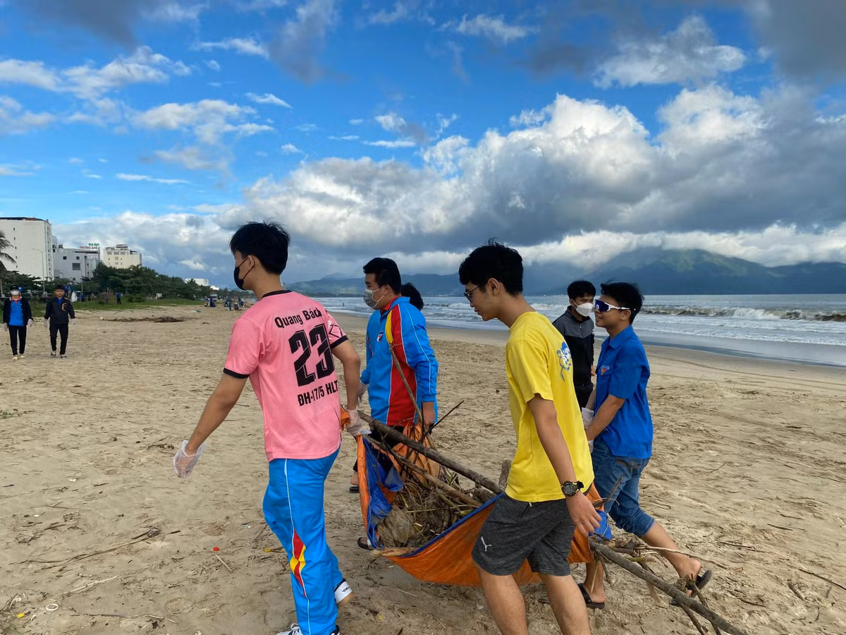 Sau đợt tổng ra quân dọn vệ sinh môi trường, bãi biển Đà Nẵng đã trở lại vẻ sạch đẹp vốn có. 