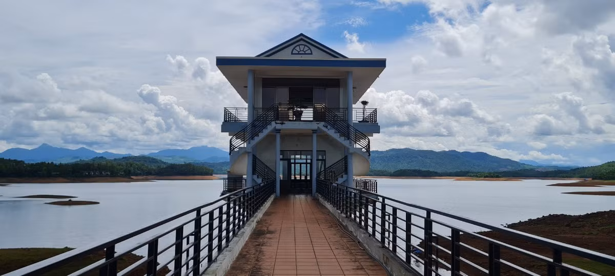 Hồ chứa nước Phú Ninh có sức chứa khoảng gần 500 triệu mét khối, là 1 trong 6 công trình thủy lợi quan trọng quốc gia.