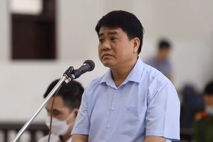 Cuu Chu tich Ha Noi Nguyen Duc Chung bi cao buoc nhan 2,6 ty