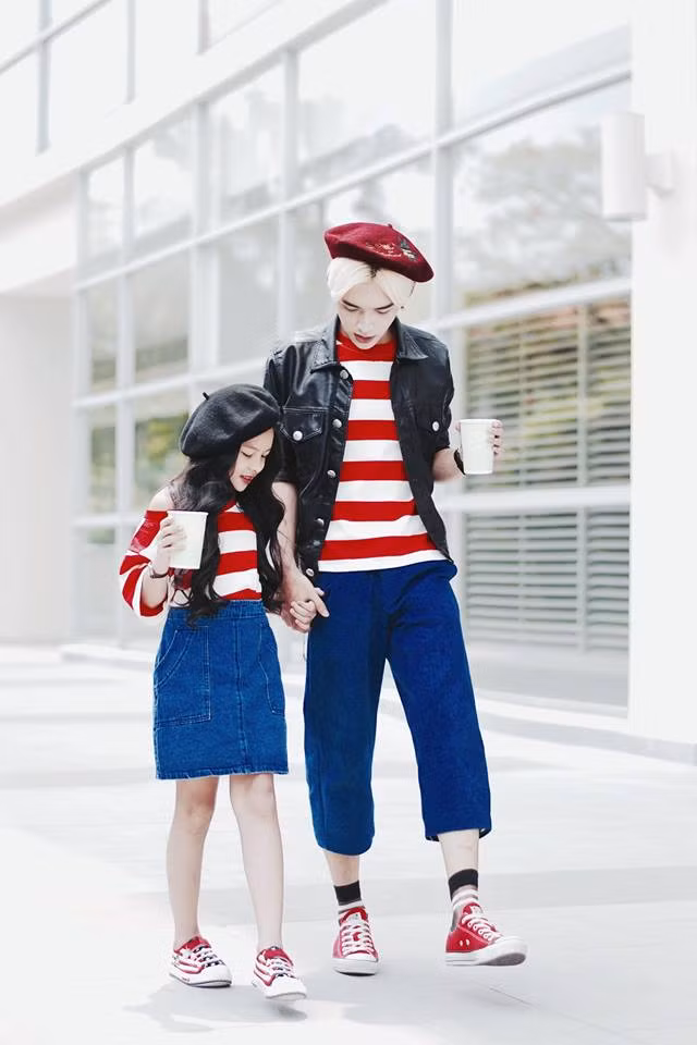 Cô em gái Sunny Dương năm nay mới 9 tuổi nhưng cũng đã là gương mặt triển vọng trong làng mẫu nhí Sài Thành. Cô bé từng làm mẫu ảnh cho các trang báo, tạp chí, đóng MV ca nhạc và thừa hưởng niềm đa mê thời trang của anh trai.