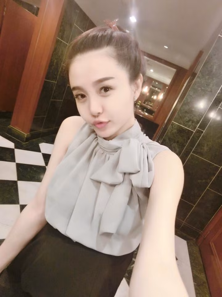 Bất ngờ hơn khi biết cô gái 28 tuổi có tính tình vui vẻ, nhí nhảnh như thiếu nữ này đã là mẹ của hai đứa con, bé gái lớn 2 tuổi và bé thứ hai chưa đầy 1 tháng tuổi.