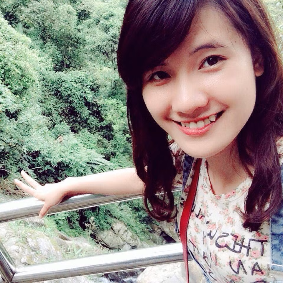 Mỹ Linh có 12 năm đạt học sinh giỏi, từng đạt giải Nhì cấp tỉnh trong kỳ thi học sinh giỏi, giải Ba tiếng Anh cấp tỉnh ba năm liền lớp 9, 10, 11.