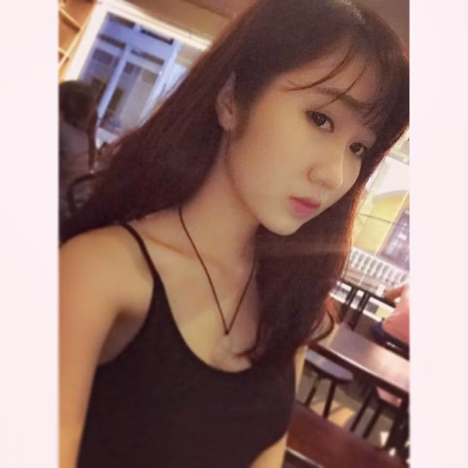 Được khen ngợi và thường xuyên nghe những lời nhận xét tích cực, nhưng không vì thế mà Lãi Lãi tỏ ra "cành cao", "sang chảnh". 9X Cần Thơ xinh đẹp cho biết ngoài đời cô là người hòa đồng, vui vẻ và khá chịu khó, cần cù.
