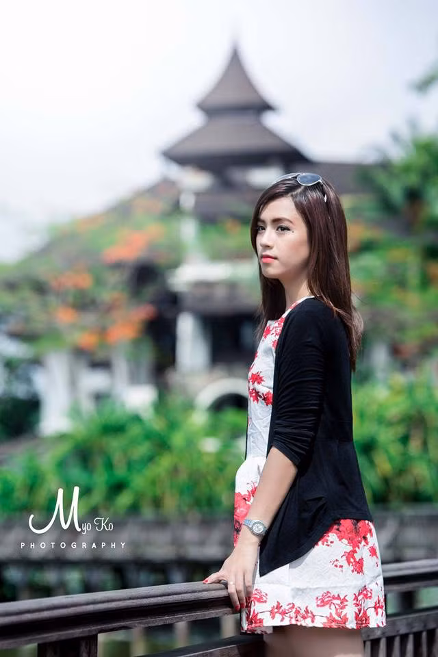 Tuy nhiên, giống với nhiều khách du lịch và cả các phóng viên nước ngoài khác, Eaint Darli Linn cũng rất ấn tượng với các địa điểm thi đấu SEA Games tại Singapore và cá tính của người dân bản địa.