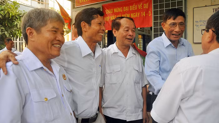 Các cựu binh hải quân tàu HQ 505 vui vẻ gặp nhau ngày 14-3-2016 - Ảnh: Đông Hà.