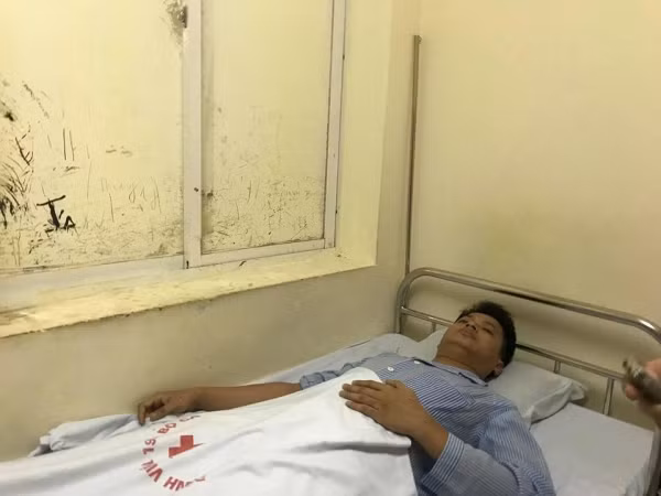 Trung úy Tuân vẫn đang được nằm điều trị trong bệnh viện sau tai nạn.