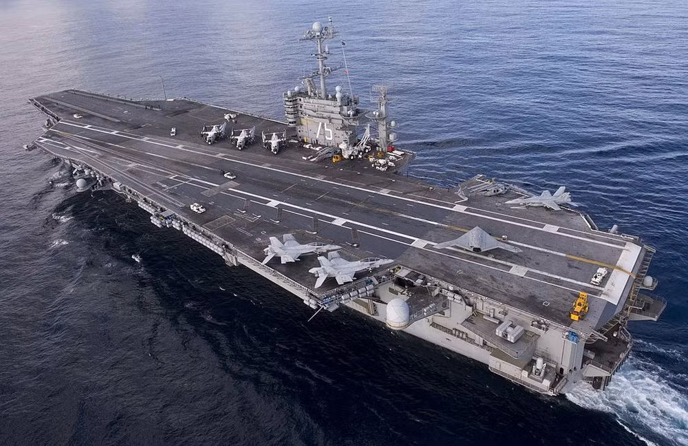 "Nhóm tàu sân bay USS Harry Truman bao gồm một tàu tuần dương tên lửa, một số tàu khu trục và một tàu ngầm hạt nhân tên lửa hành trình Tomahawk từ hạm đội 6 của hải quân Mỹ đã có mặt tại Biển Địa Trung Hải".