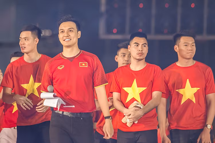 Tháng 2/2018, anh từng dẫn dắt một chương trình giao lưu đội tuyển U23 Việt Nam.