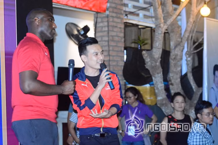 Thiên Vũ sinh năm 1985, là biên tập viên – MC mảng Tin tức của Đài truyền hình TP HCM.