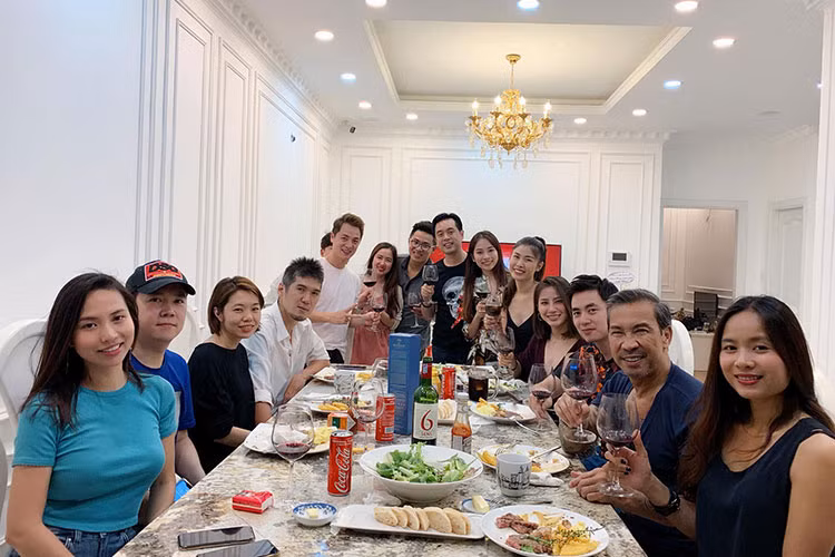 Lê Hiếu từng tiết lộ niềm hạnh phúc bên bạn gái nhưng không chia sẻ hình ảnh và danh tính nửa kia của mình.