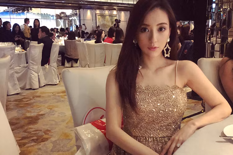 Phương Viện hiện mang bầu lần 2. Trước đó, khi mang thai con gái đầu lòng, cô được ông xã tặng món quà trị giá 3 tỷ đồng.