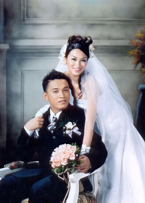 Ở cuộc hôn nhân khi đến với Yến Phương, Lam Trường cũng từng sống xa cách với nửa kia của mình. Theo đó, năm 2004, Lam Trường làm đám cưới với Ý An sau thời gian chủ yếu liên lạc qua email, điện thoại, số lần gặp gỡ chưa quá 10 lần. Ảnh: Vietnamnet