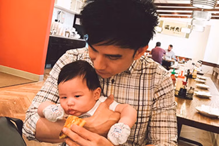 Từ khi kết hôn, Thủy Tiên vẫn sống ở Mỹ còn Đan Trường đi lại giữa Mỹ và Việt Nam. Về phía Đan Trường, bất cứ khi nào có thời gian rảnh, anh đều đưa vợ đi du lịch, nghỉ ngơi và phụ vợ chăm con khi hai người có con trai.