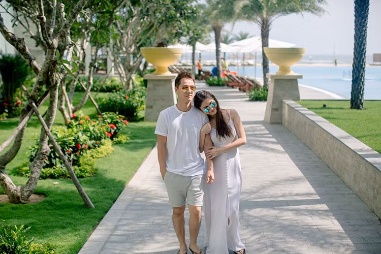 Về chung một nhà nhiều năm và có với nhau hai cậu con trai, Đăng Khôi - Thuỷ Anh vẫn thường xuyên hẹn hò. Giữa showbiz Việt nhiều cặp đôi chia tay dù yêu nhau dài đằng đẵng, gia đình Đăng Khôi - Thủy Anh cũng được ví như gia đình kiểu mẫu. Ảnh: FBNV