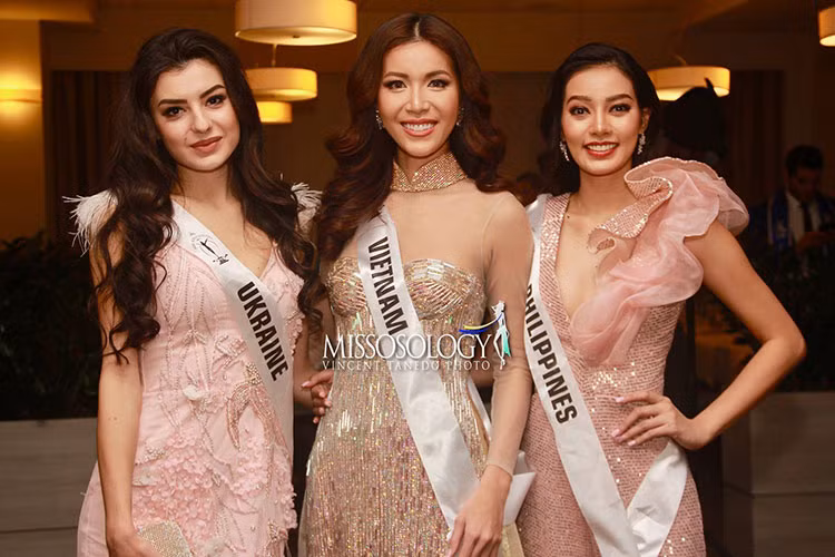 Cùng với đại diện Việt Nam Minh Tú, còn có các người đẹp đến Philippines, Indonesia, Myanmar, Malaysia, Ukraine, Phần Lan, Anh, Colombia và Mexico.