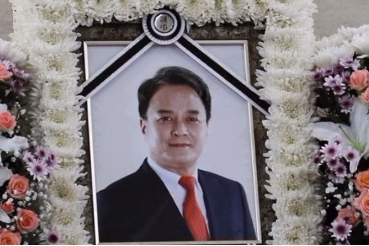 Sau khi bị tố, Jo Min Ki treo cổ tử tự. Một người bạn tiết lộ, tài tử xứ Hàn đã gọi điện thoại cho người thân để xin lỗi vì làm cho họ thất vọng. Ngoài ra, Jo Min Ki còn để lại bức thư xin lỗi các nạn nhân. Ảnh: Allkpop