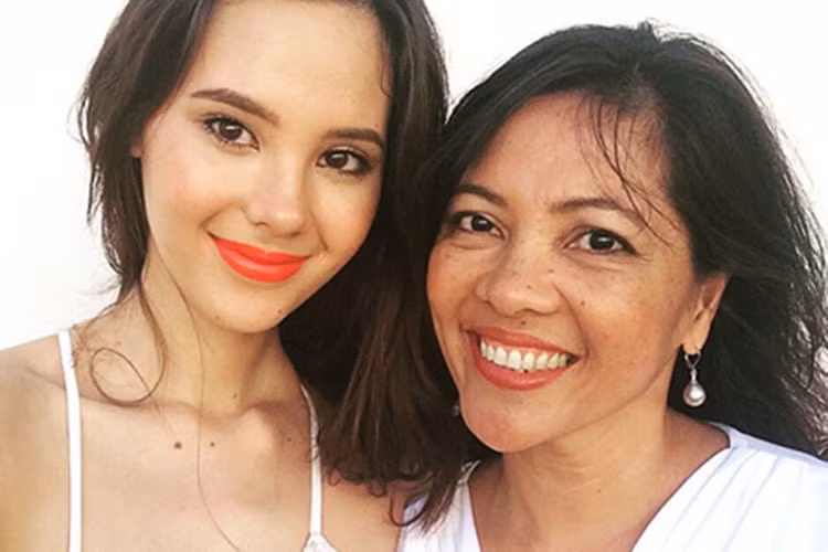 Catriona luôn nhận được sự ủng hộ của bố mẹ khi về Philippines phát triển sự nghiệp.