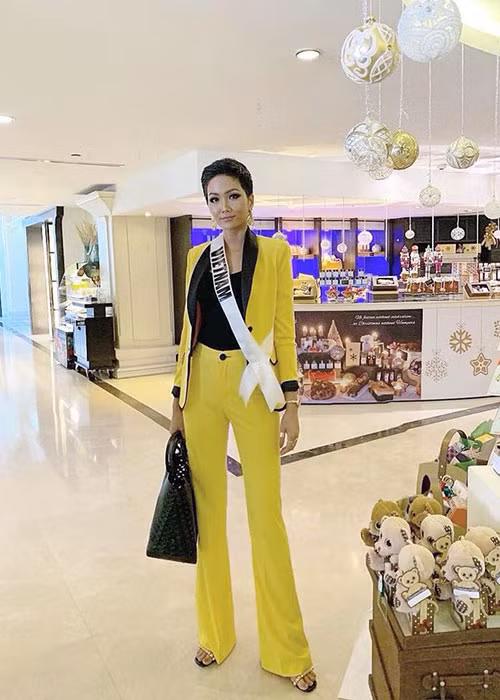 Người đẹp không ngại chọn phong cách menswear cá tính khi tham gia đấu trường nhan sắc quốc tế.