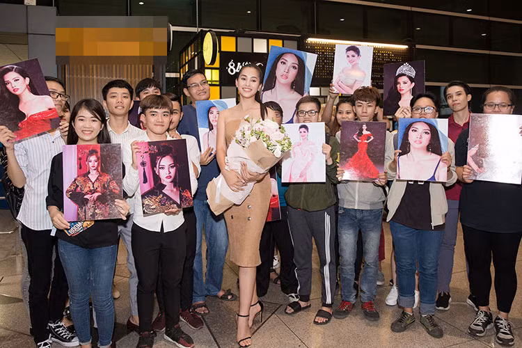 Tuy vắng mặt trong top 12 nhưng Tiểu Vy vẫn được khen ngợi vì sự cố gắng trong hành trình dài tham gia cuộc thi.
