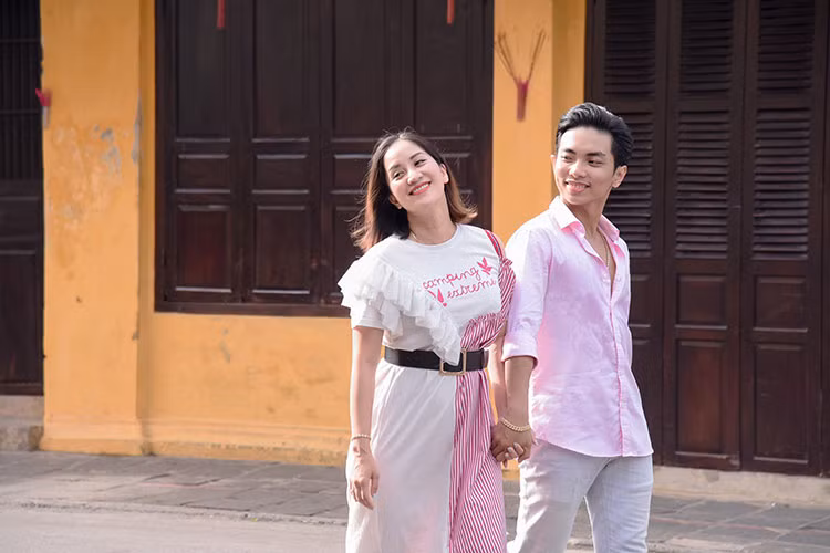 Phan Hiển hiện thường xuyên đưa vợ đi du lịch để hâm nóng tình cảm vợ chồng.