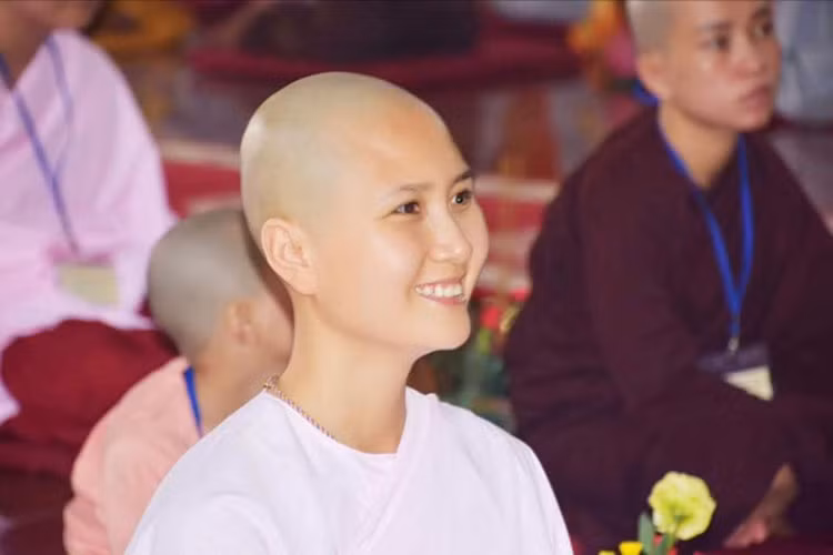 Cũng theo H.T, Nguyễn Thị Hà vừa làm đám cưới chỉ sau 2 tháng xuống tóc đi tu. Ảnh: Zing