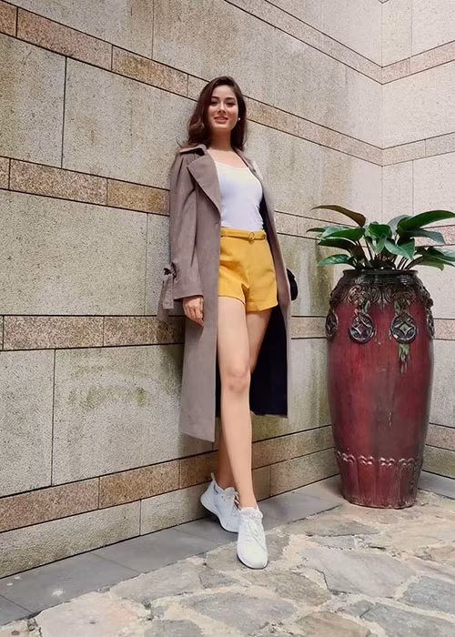 Chưa có nhiều kinh nghiệm thi nhan sắc nhưng đại diện Nepal vẫn tỏa sáng trên đấu trường nhan sắc quốc tế.
