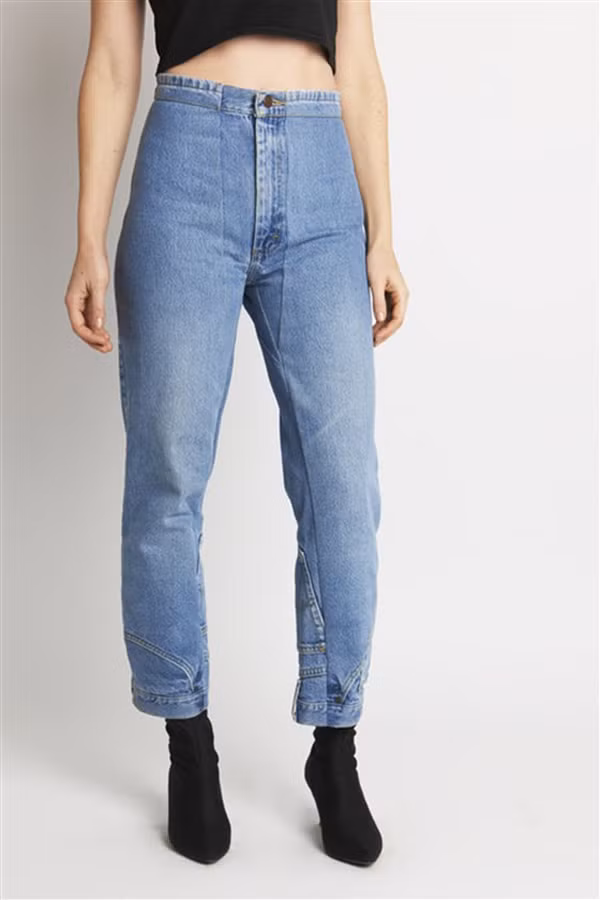 Không chỉ quần short, mẫu jean ngược dáng dài cũng được nhà mốt tung ra với giá không hề rẻ (500 đô la).