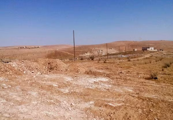 Trước đó cùng ngày, binh sĩ Syria đã đẩy lui một cuộc tấn công quy mô lớn của Mặt trận al-Nusra nhằm vào căn cứ của quân chính phủ Damascus ở Bắc Homs, qua đó gây tổn thất nặng cho bọn khủng bố. Ảnh: FNA.