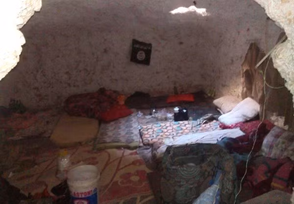 Cùng lúc, các đơn vị pháo binh của quân đội Syria oanh kích căn cứ của nhóm khủng bố ở Talbiseh, ngôi làng al-Qantou, al-Zaaferaneh và al-Mokaramiyeh ở Bắc Homs. Ảnh: FNA.