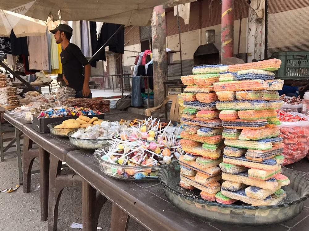 Kẹo bánh được bày bán tại một khu chợ ở Deir Ezzor. Ảnh: Sputnik.