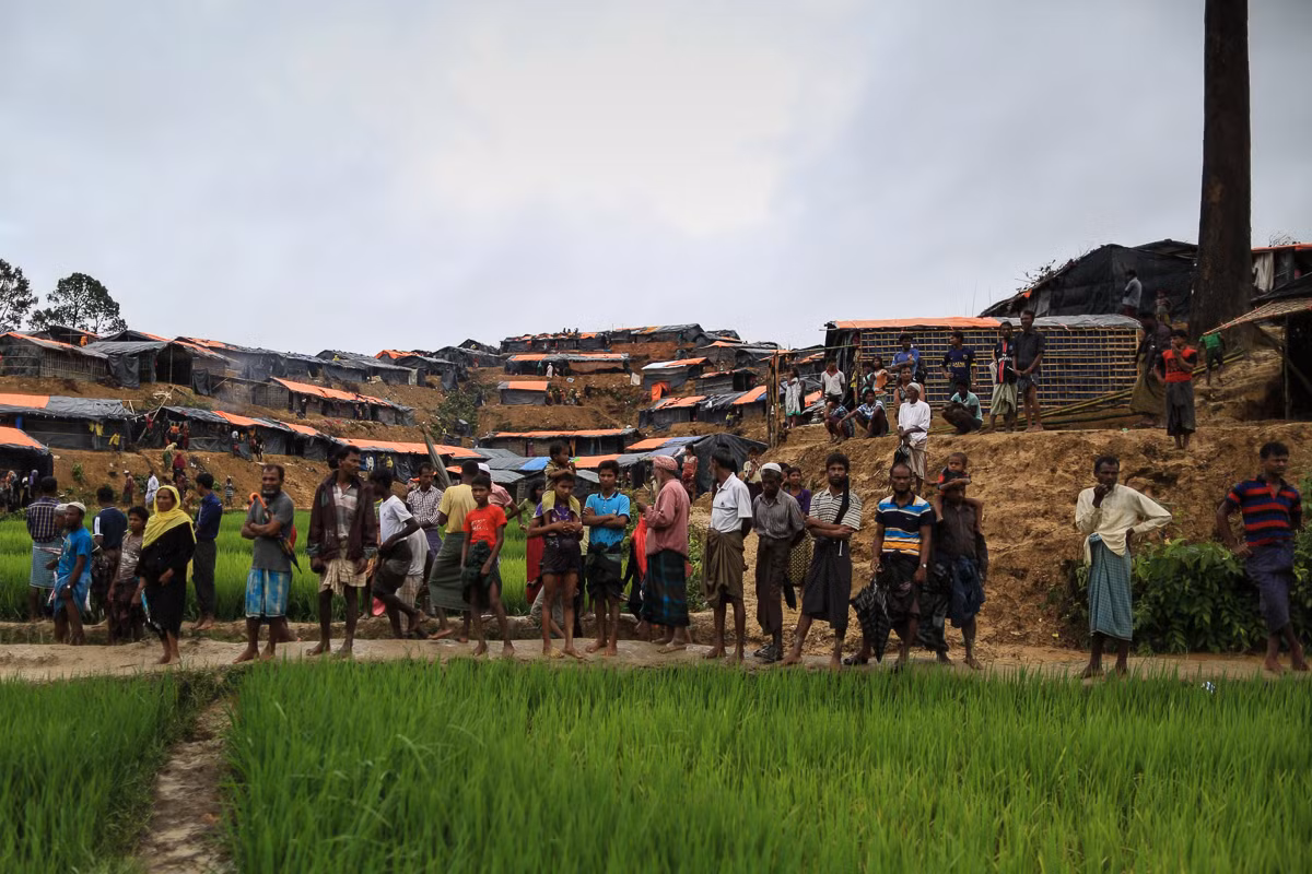 Tuy nhiên, ngày càng nhiều người tị nạn đến khu trại này. Họ đối diện với tình trạng thiếu nước sạch và điều kiện vệ sinh không đảm bảo. Dịch bệnh dường như sắp bùng phát. Ảnh: AJ.