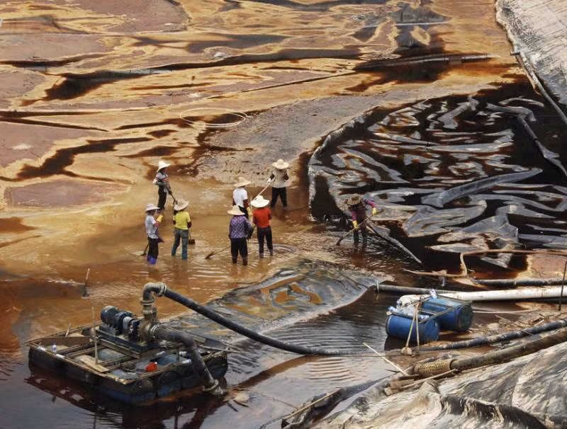 Do ô nhiễm không khí, nhiều trường học và doanh nghiệp tại những thành phố lớn ở Trung Quốc thường xuyên phải đóng cửa. Ảnh: ATI.