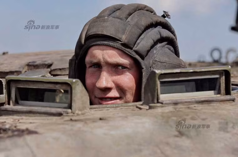 Lái xe BMP-2.