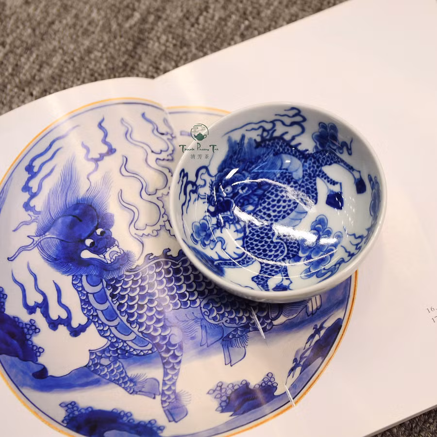 Sứ Thanh Hoa là một trong những loại sứ nổi tiếng trong lịch sử Trung Quốc, phát hiện này đã tạo nên một kỷ lục mới về số lượng sứ Thanh Hoa được khai quật.
