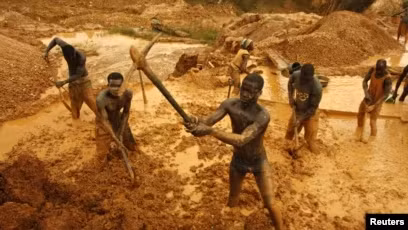 Ghana lâu nay đang đối mặt với vấn đề đào vàng trái phép, nhiều người đã bị bắt hoặc thậm chí thiệt mạng trong các sự cố sập hầm mỏ.