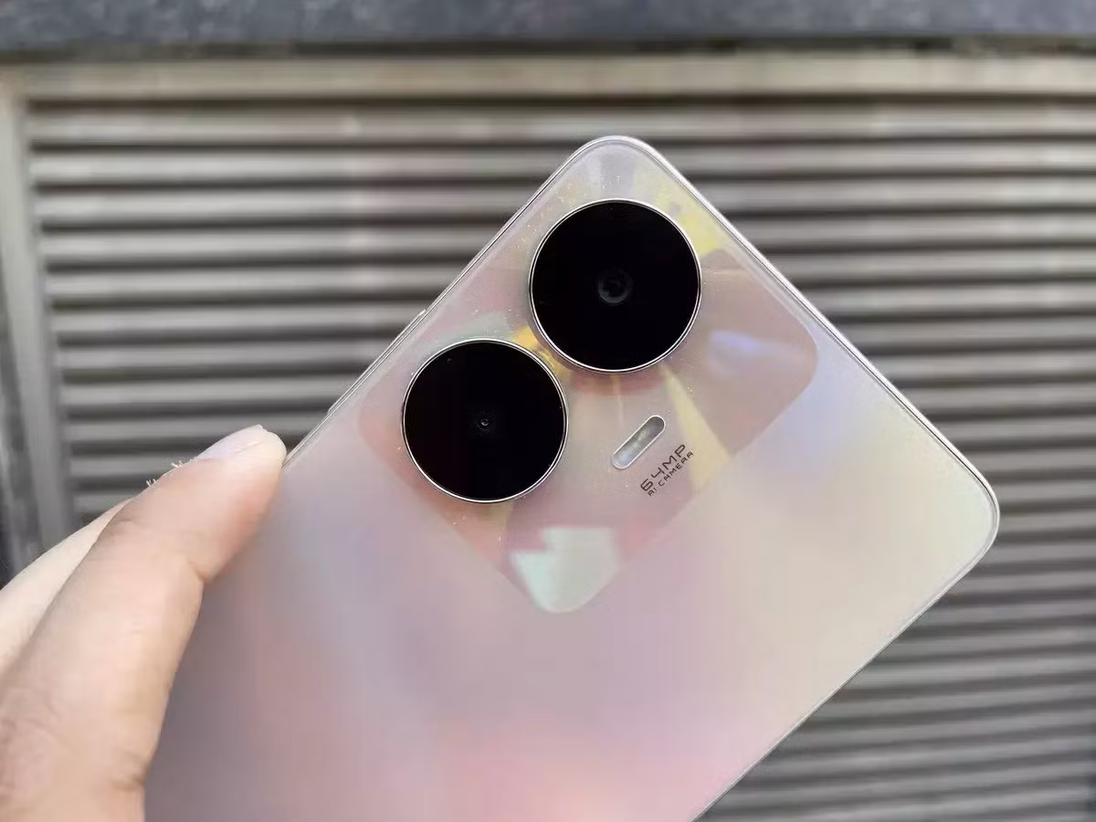 Viên pin dung lượng 5.000 mAh và hiệu năng đủ để thực hiện các tác vụ hàng ngày mượt mà.
