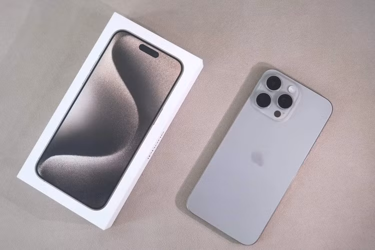 Ngay cả khi thực hiện các tác vụ đơn giản như cuộc gọi FaceTime hoặc xem video Reels trên Instagram, nhiệt độ của thiết bị tăng lên một cách đáng kể.