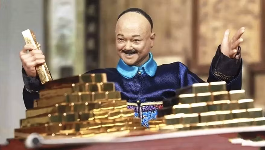 Khi mới gia nhập triều đình, Hòa Thân giữ chức vị thị vệ. Tuy còn trẻ nhưng Hòa Thân đã sớm có năng lực làm việc xuất sắc và có các đóng góp nhất định cho triều đình.
