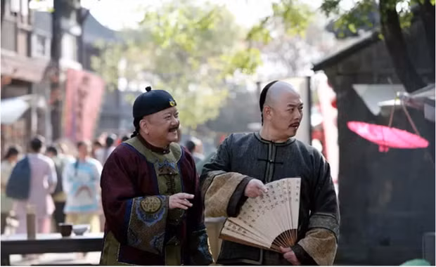 Lý do Hòa Thân sợ hãi như vậy là vì ông hiểu rằng chữ "Thiện" của Càn Long không chỉ đơn thuần là một chữ thư pháp, mà còn chứa ý muốn nhường ngôi vị hoàng đế cho người khác.