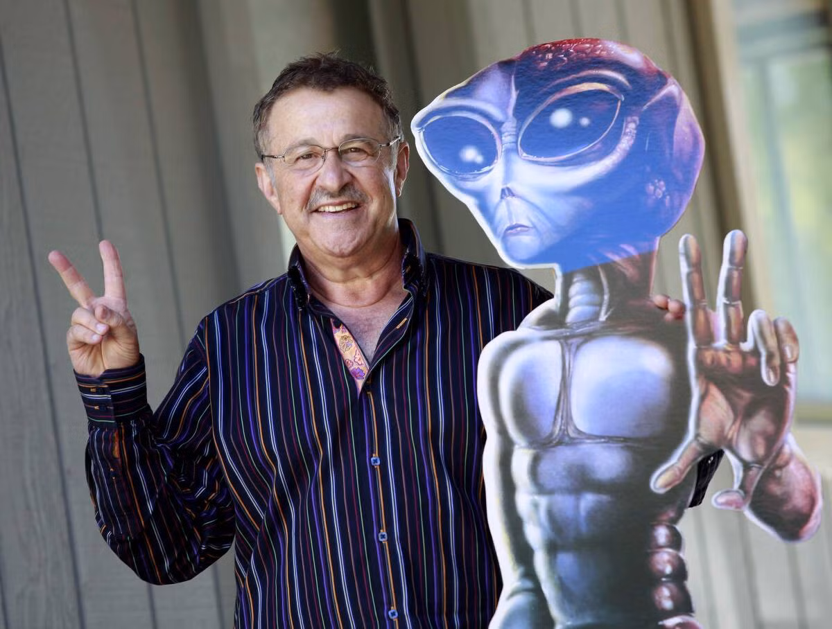 Jim Ledwith là một nhà nghiên cứu về UFO trong hơn 50 năm và cũng là tác giả của nhiều cuốn sách về chủ đề này.