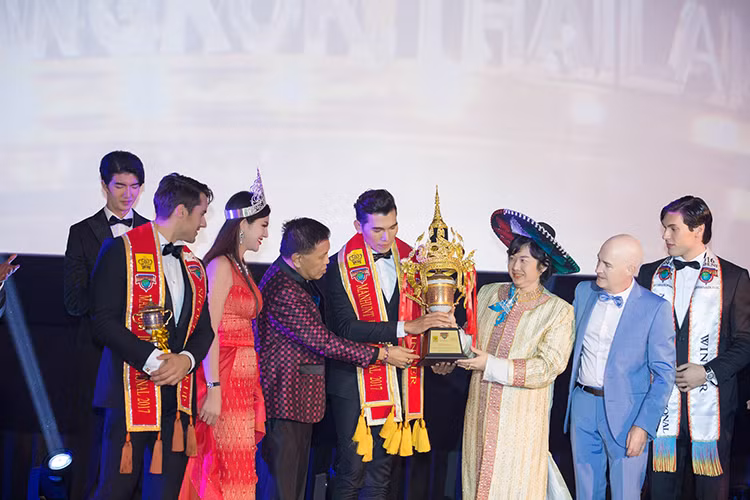 Ngọc Tình còn nói: "Tôi sẽ phấn đấu hết mình để làm được những việc có ý nghĩa, có ích đối với cộng đồng, xã hội, đặc biệt là sẽ góp phần giúp các nhan sắc của Việt Nam thành công hơn nữa trên đấu trường của các cuộc thi nhan sắc thế giới. Đây cũng là cách để bạn bè thế giới biết đến Việt Nam nhiều hơn”.
